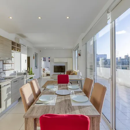 A Lovely 1br Penthouse With Private Terrace & Wifi By 360 Estates Gzira