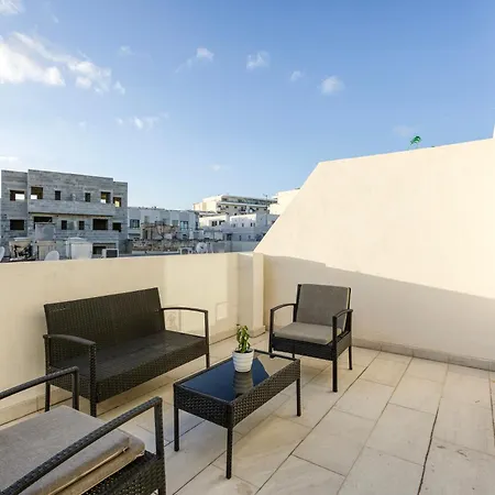 Apartment A Lovely 1br Penthouse With Private Terrace & Wifi By 360 Estates *