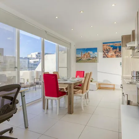 A Lovely 1br Penthouse With Private Terrace & Wifi By 360 Estates Gzira