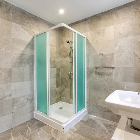 Appartement A Lovely 1br Penthouse With Private Terrace & Wifi By 360 Estates